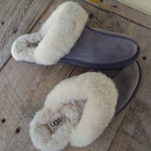 UGG W Scuffette II Slipper Size 7